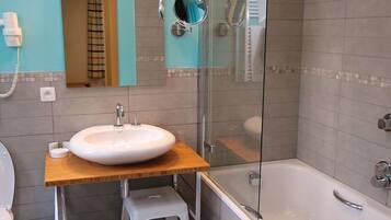 Superior tweepersoonskamer, en-suite badkamer | Badkamer