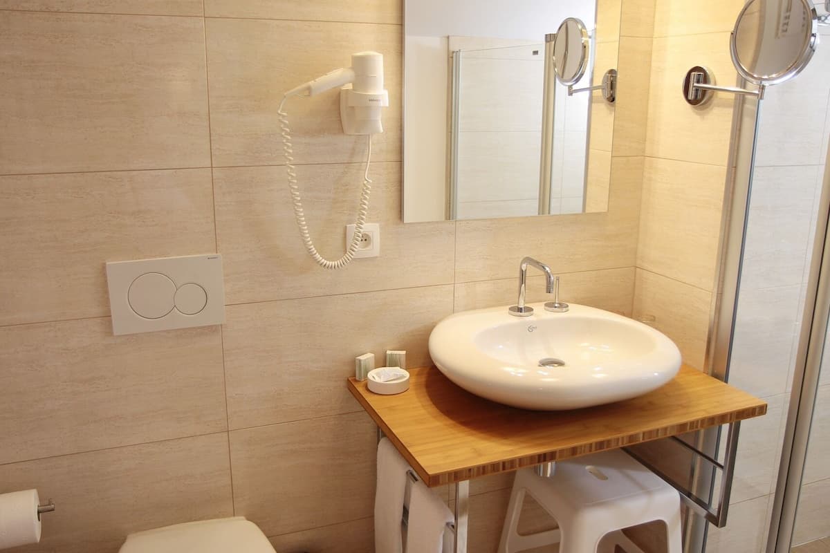 double room, ensuite | bathroom