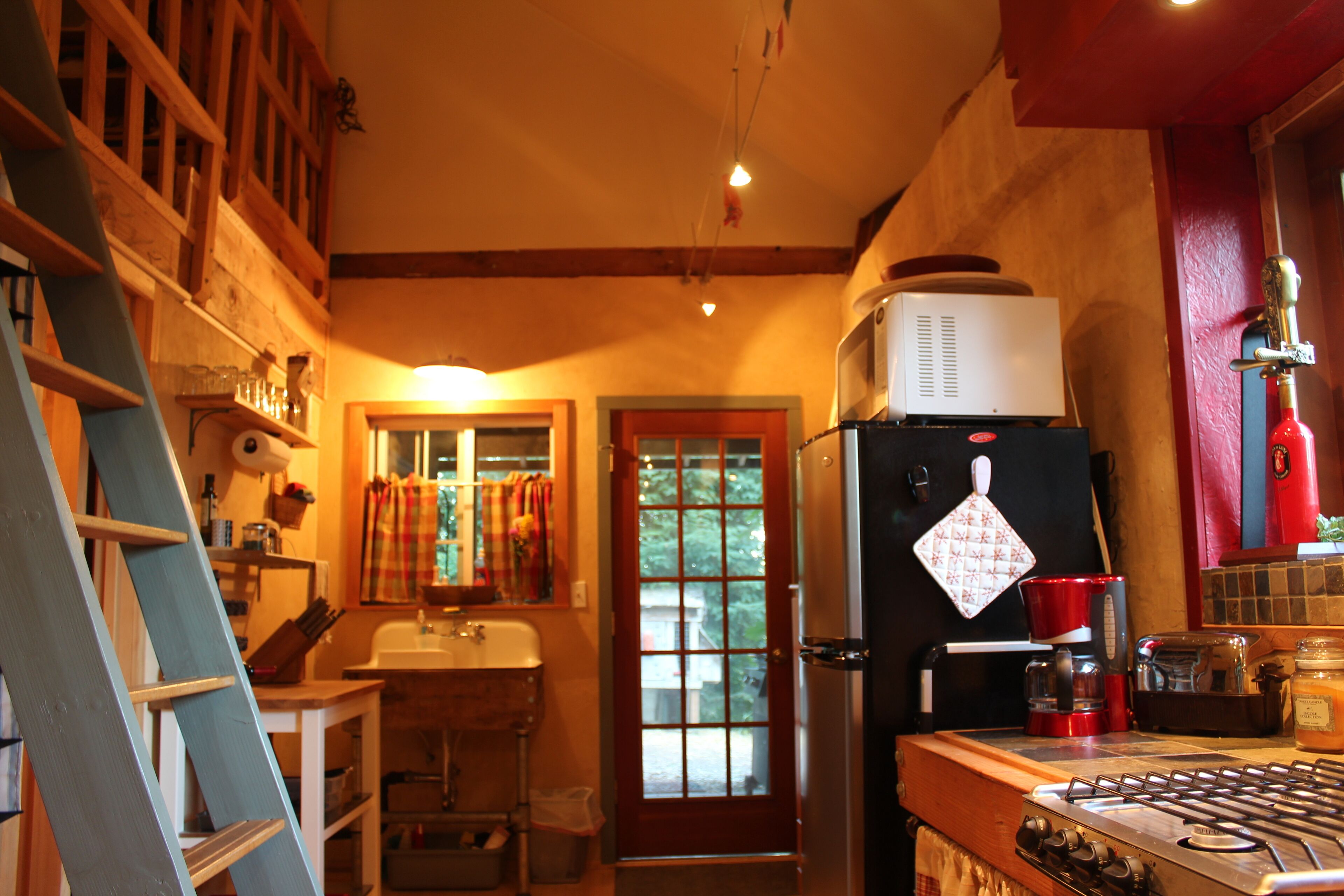 Charming cozy cottage secluded in private woods in great close in location.