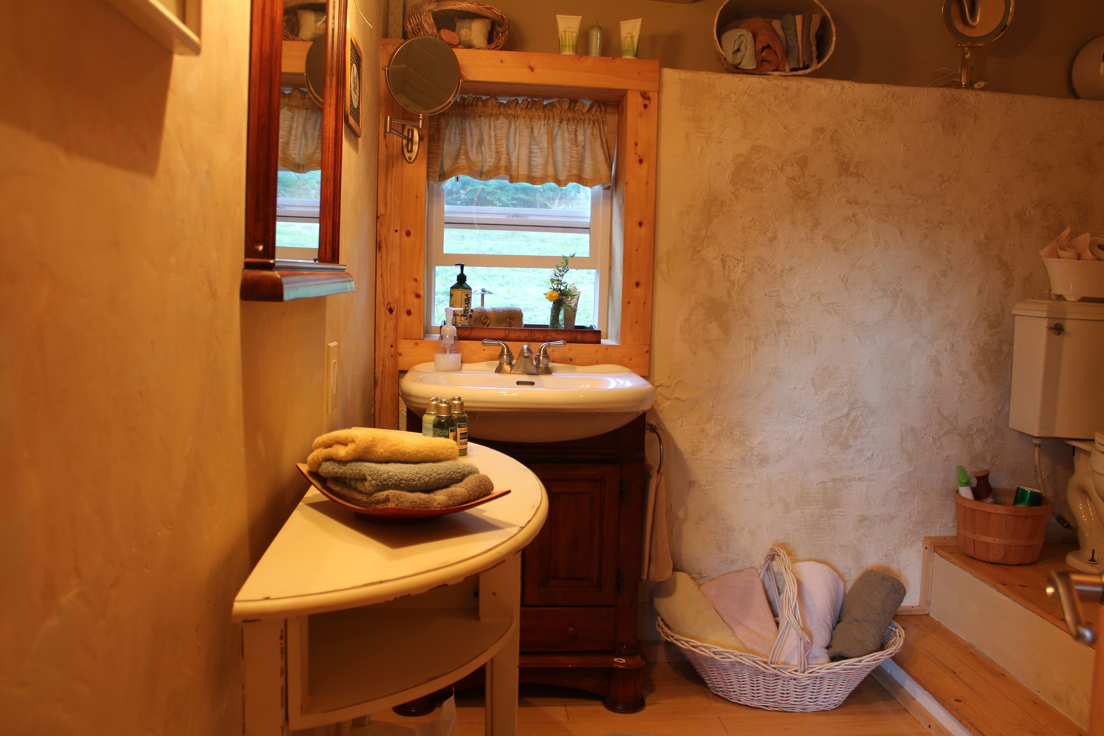 Charming cozy cottage secluded in private woods in great close in location.