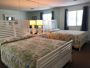1 bedroom, iron/ironing board, Internet, bed sheets - SIESTA SANDS BEACH RESORT - Beachfront Condo complex on Crescent Beach - 1BR (Sarasota)