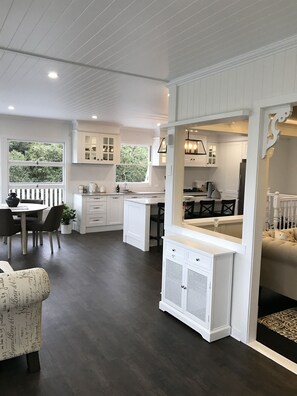 Interior - Bird Song Valley is just 1klm from the heart of the beautiful town of Montville  (Montville)