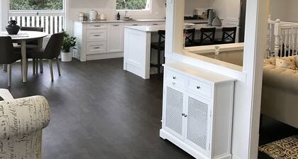 Bird Song Valley is just 1klm from the heart of the beautiful town of Montville