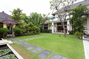 Property grounds - Villa Lotus Private Luxury Villa   (seminyak)
