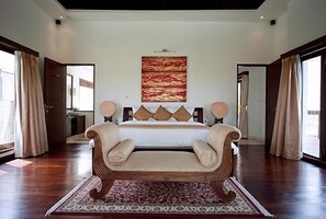 4 bedrooms, in-room safe, desk, iron/ironing board - Villa Lotus Private Luxury Villa   (seminyak)