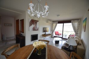 Smart TV, fireplace, table football, ping pong