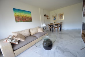 Smart TV, fireplace, table football, ping pong