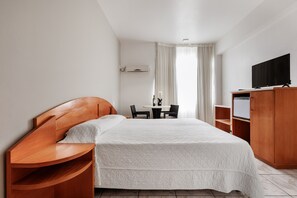 Minibar, wifi gratis y ropa de cama 