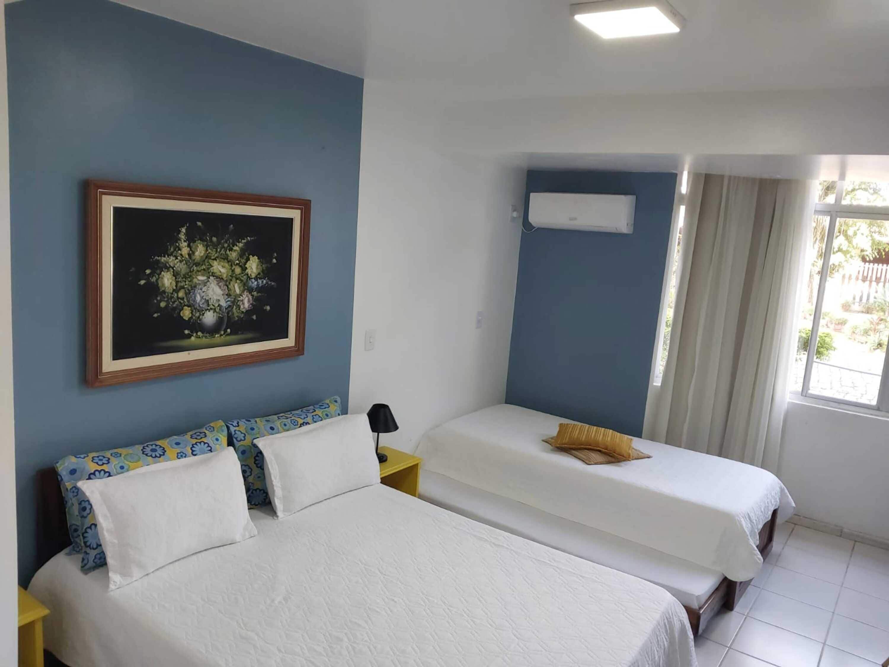 Habitación cuádruple superior, vistas a la piscina | Minibar, wifi gratis, ropa de cama