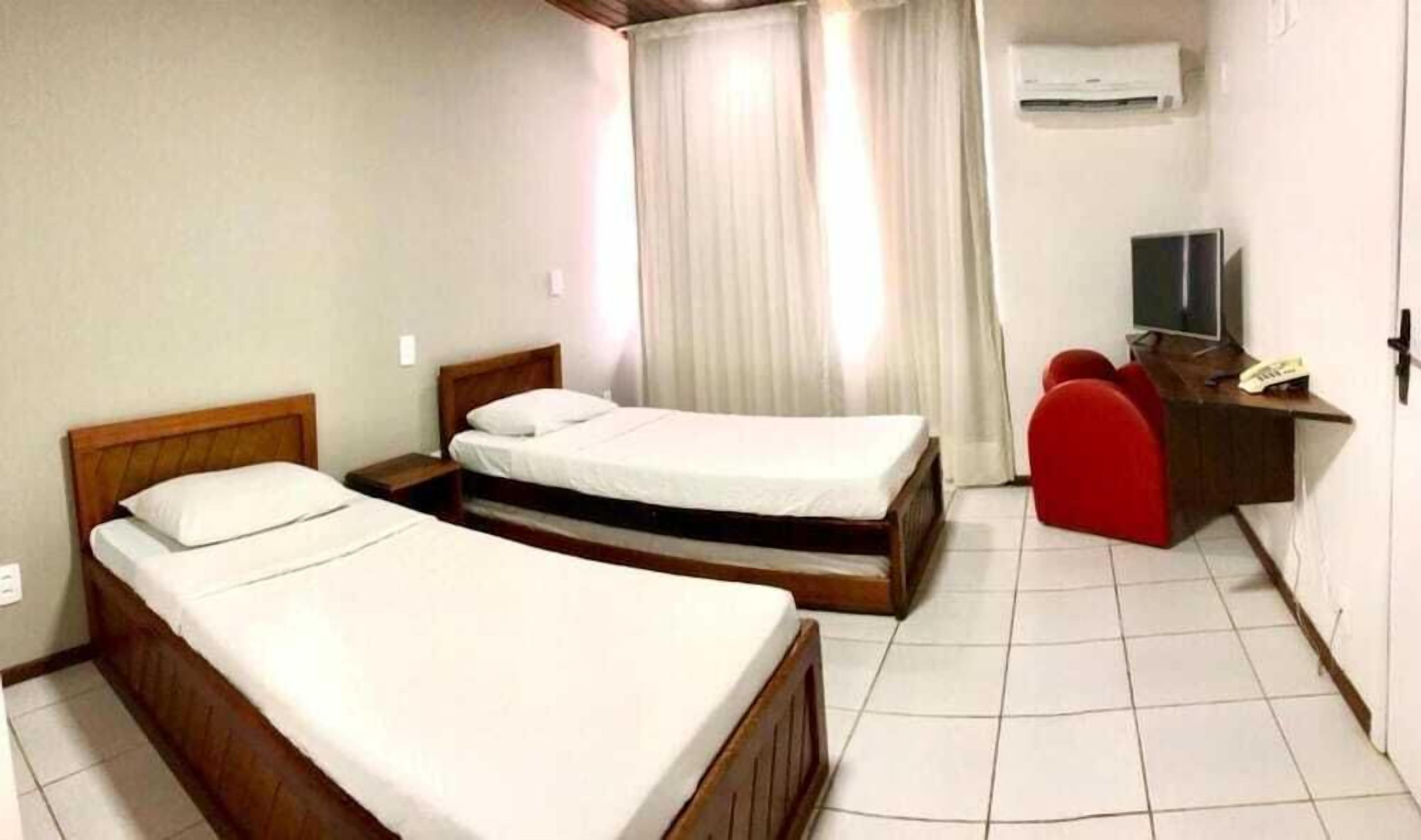 Minibar, free WiFi, bed sheets