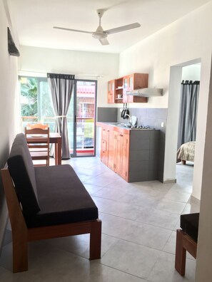 Apart Daire, 1 Büyük (Queen) Boy Yatak, Sigara İçilmez, Şehir Manzaralı | Oturma alanı