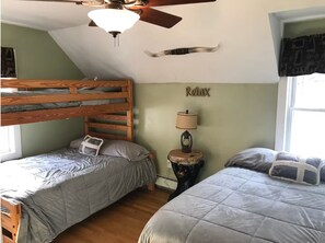2 bedrooms, iron/ironing board, free WiFi, bed sheets - Winnipesaukee - Lakefront house includes slip, deck, kayaks & sleeps up to 11 (Alton)