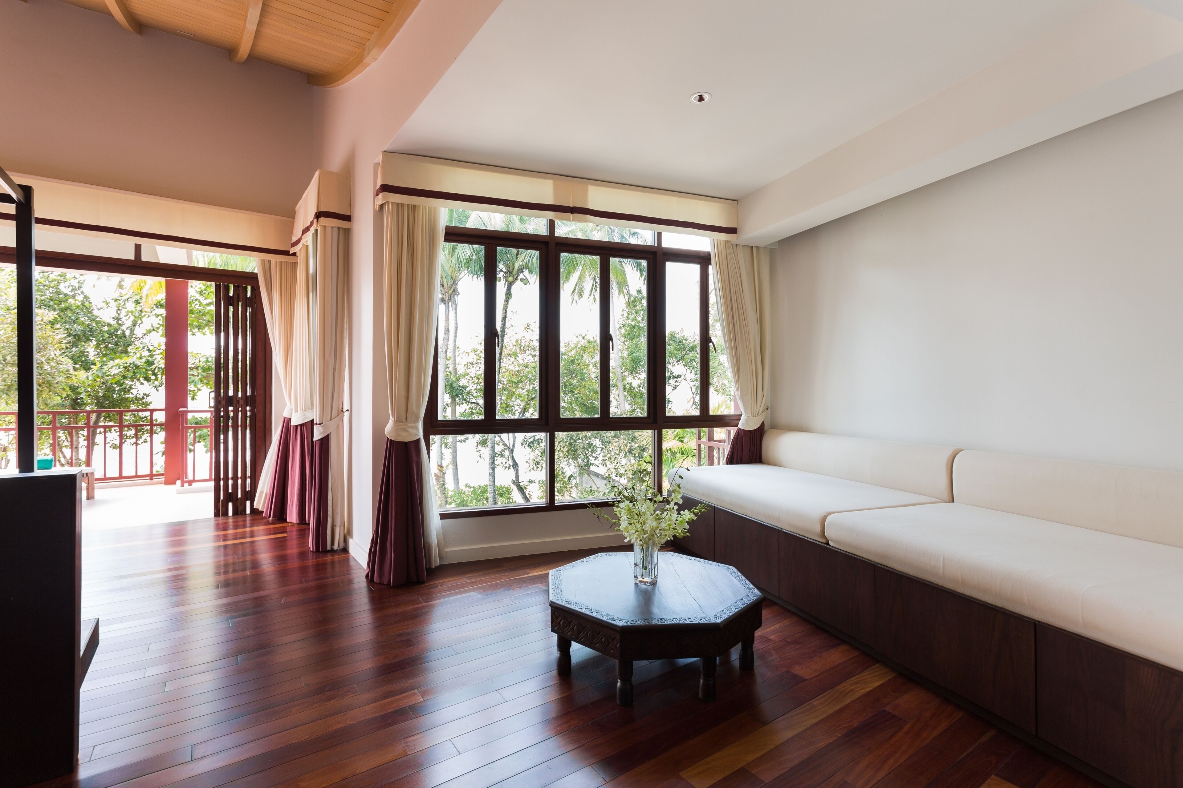 TV, DVD player, offices