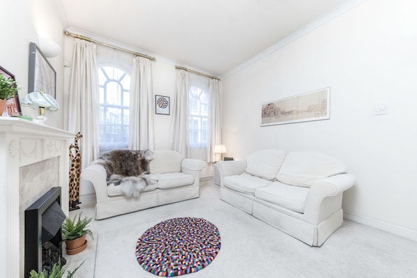 Apartment, 1 Bedroom | Iron/ironing board, rollaway beds, free WiFi, bed sheets