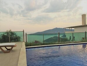 Outdoor pool, pool loungers - Villa Eastern Emilia (Kas)