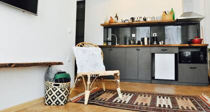 Ein's home apartment