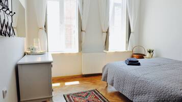 2 bedrooms, iron/ironing board, free WiFi, bed sheets