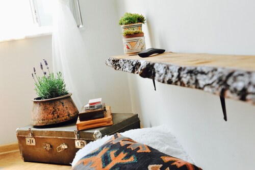 Ein's home apartment