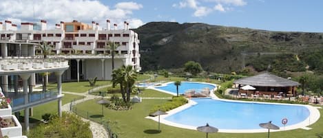 室内游泳池,室外游泳池