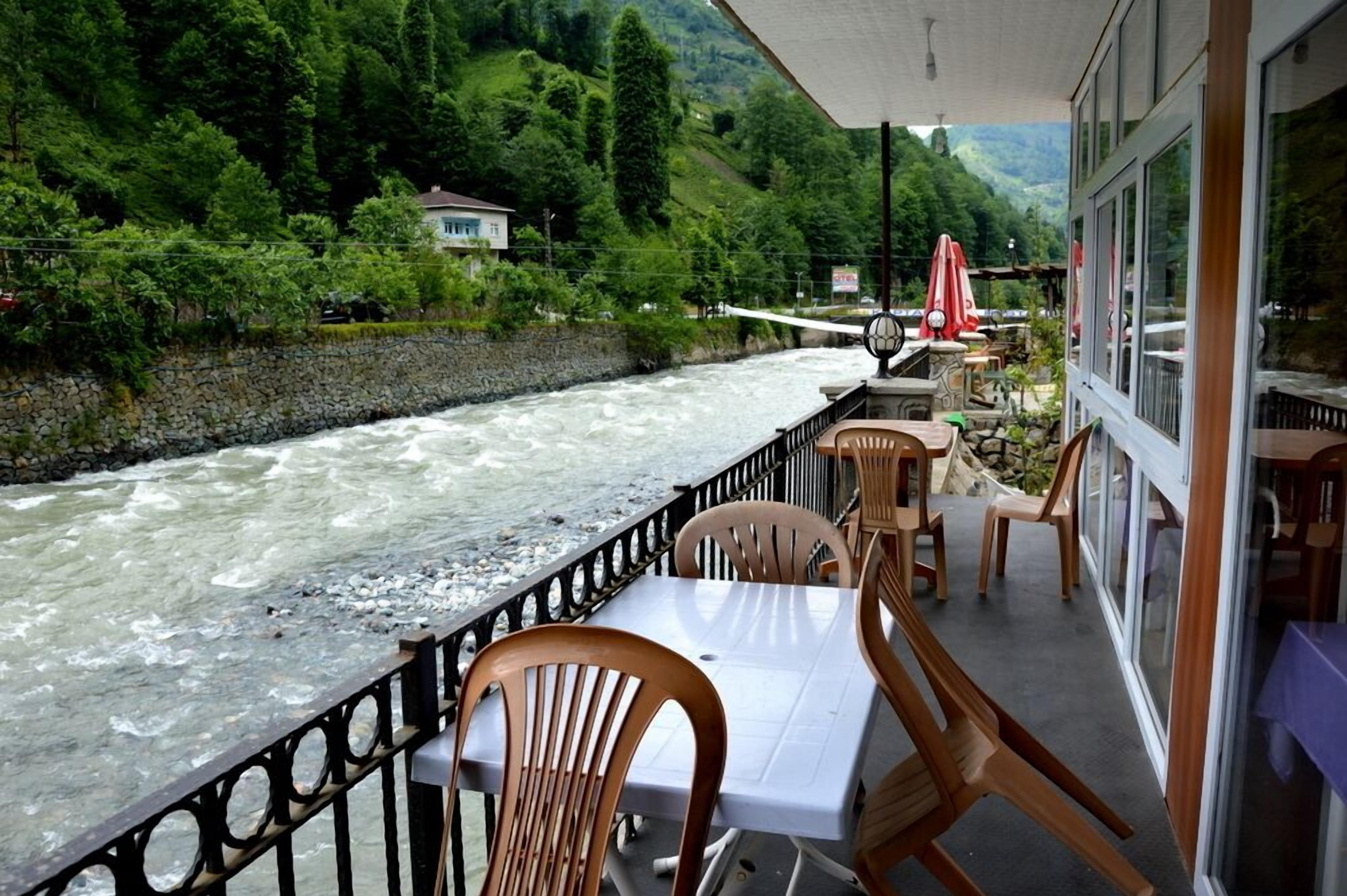 Se sirven desayunos, comidas, cenas y cocina local 