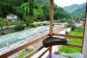 Balcony - Kaptan Alabalik Konaklama Tesisleri (Camlihemsin)