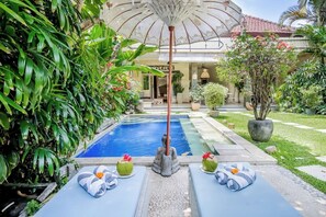 Outdoor pool, pool loungers