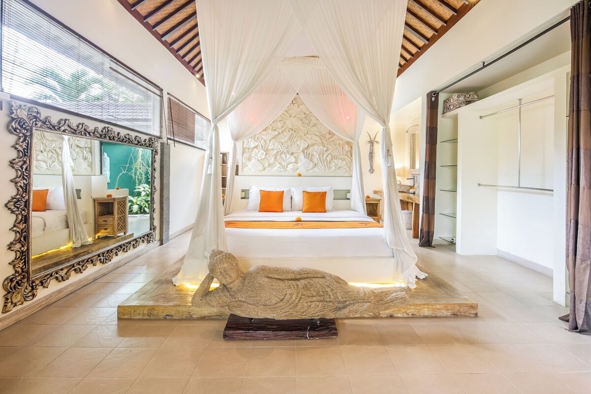 3 bedrooms, in-room safe, iron/ironing board, free WiFi