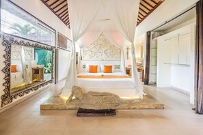 3 bedrooms, in-room safe, iron/ironing board, free WiFi