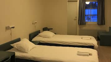 Basic Twin Room | Desk, free WiFi, bed sheets