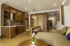 Flat-screen TV - DIS 20%@ 2 Bedrooms Apartment in Ha Noi Center, 5 minutes to West Lake (Hanoi)