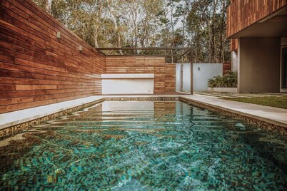 Luminous 2-Story Suite w/ Rooftop Pool & BBQ