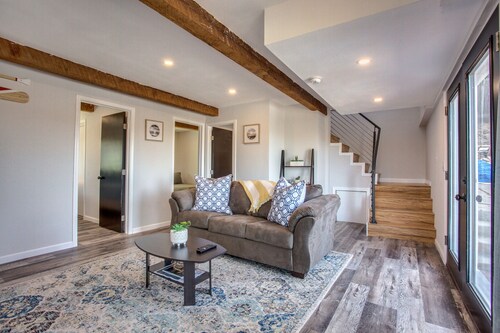 *FULL REMODEL* 4 BD Entire House Located Close to Downtown!