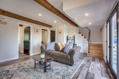 *FULL REMODEL* 4 BD Entire House Located Close to Downtown!