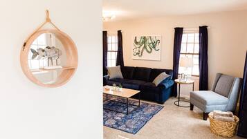 Smart TV, Netflix, Hulu, streaming services