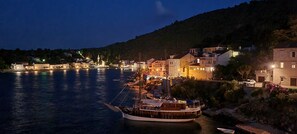 Marina - High View: A Secluded, Award-Winning  Luxury Seaside Villa With Huge Jacuzzi (Racišce)