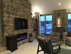 Smart TV, fireplace, Netflix, smart speakers