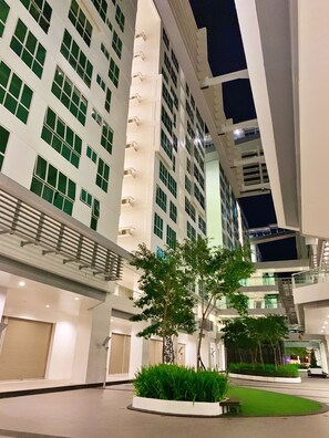 Exterior - Infinity pool PANDAHOME at KK city center (Opposite Imago Mall) (Kota Kinabalu)