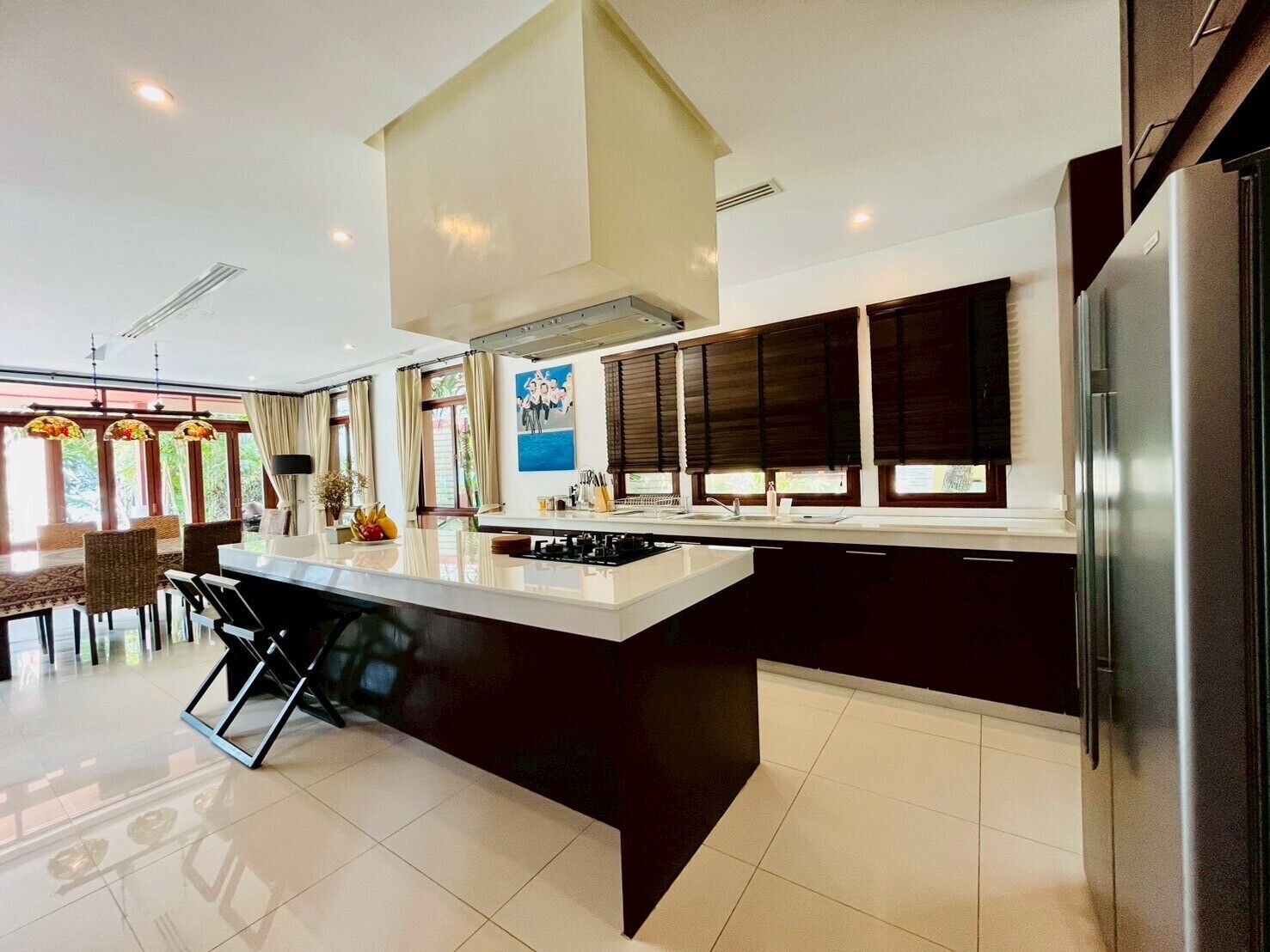 Dining tables, kitchen islands