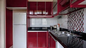 Fridge, stovetop, dishwasher, electric kettle