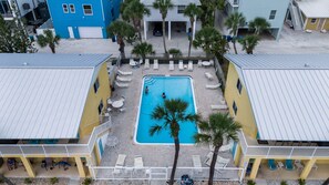 Outdoor pool - Lay-Z Liv-N 13 ~ Pool, updated, Beach = 1 block (Bradenton Beach)