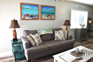 Living area - Lay-Z Liv-N 13 ~ Pool, updated, Beach = 1 block (Bradenton Beach)