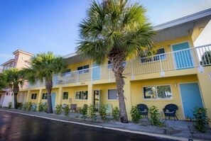 Unclassified image, 2 of 26, button