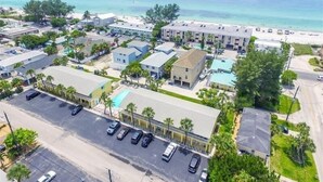 Exterior - Lay-Z Liv-N 13 ~ Pool, updated, Beach = 1 block (Bradenton Beach)