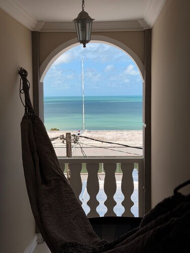 Comfort and safety for your family/friends with a view of Morro do Careca!