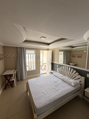 5 Schlafzimmer, Schreibtisch, Bügeleisen/Bügelbrett, kostenloses WLAN