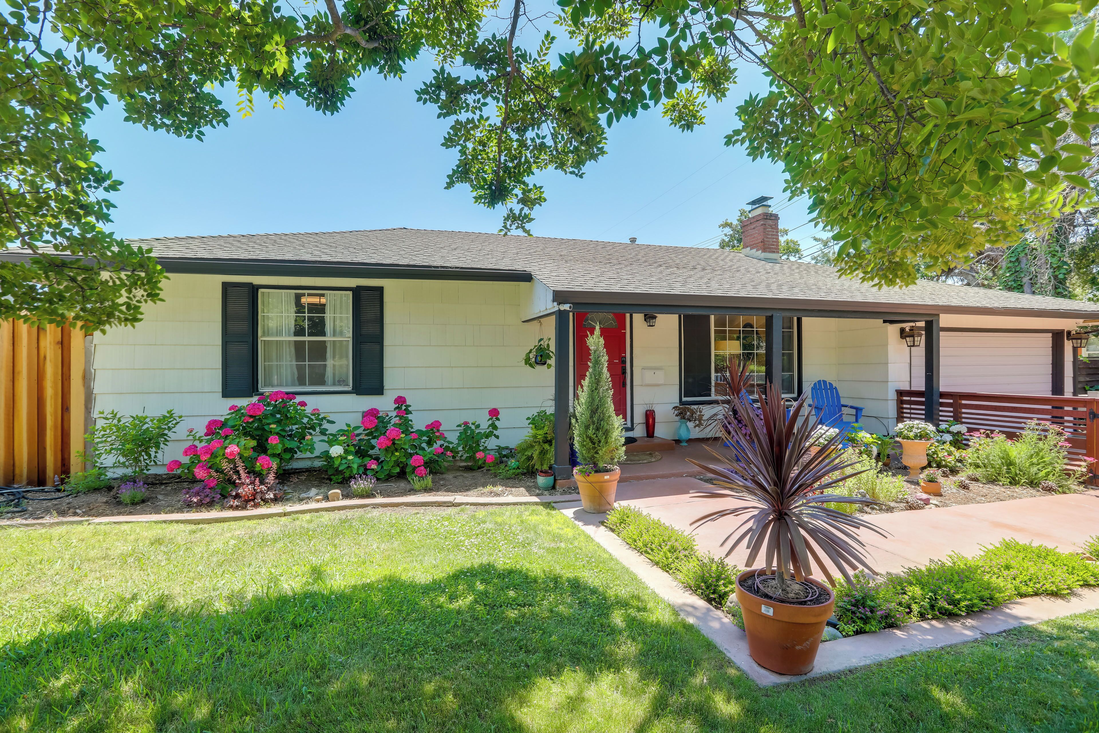 Family Home w/ Pool ~ 7 Mi to Downtown Sacramento!