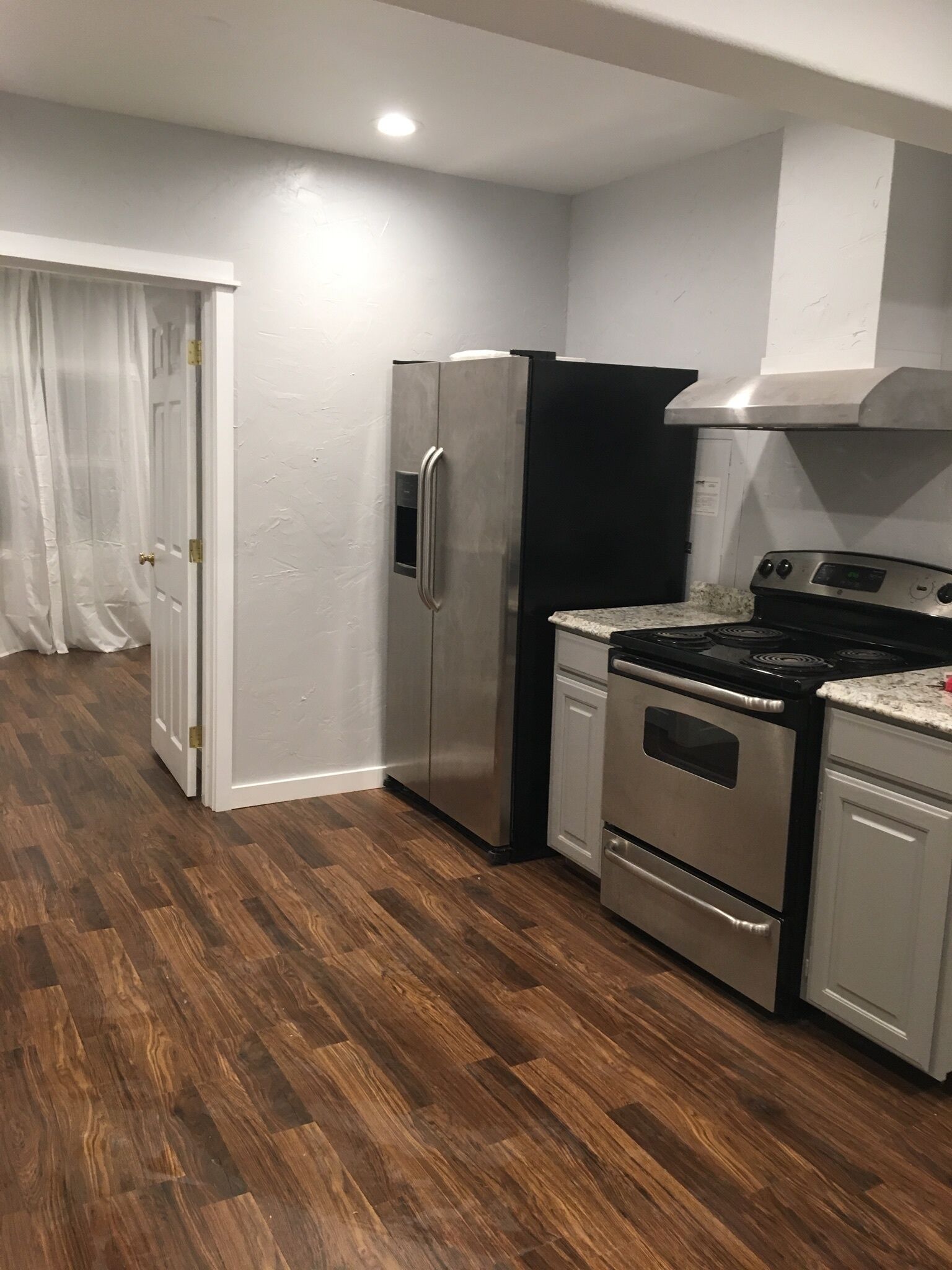 The Grey Getaway, a New, Quiet, One Bedroom Apartment! 