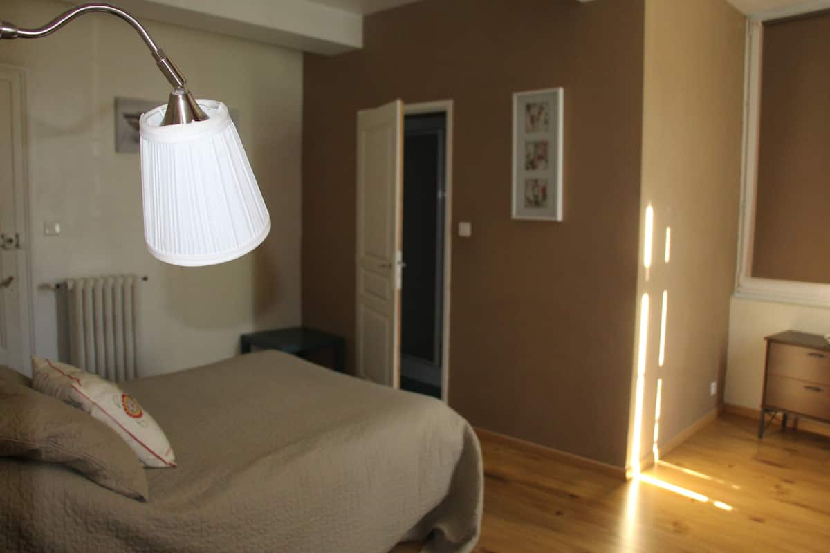 Familie suite | Gratis babybedden, extra bedden, gratis wifi, beddengoed