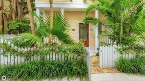 Property grounds - **JASMINE JEWEL @ THE ANNEX** Lush Private Home & Pool + LAST KEY SERVICES… (Key West)