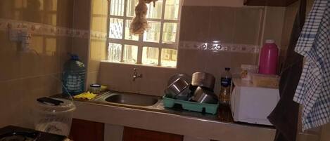 Een magnetron, een blender, een koffiemolen